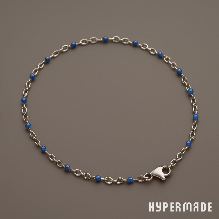Elegante Halskette Damen – silberfarben mit blauen Metalltupfen, ca. 60 cm, Karabinerverschluss