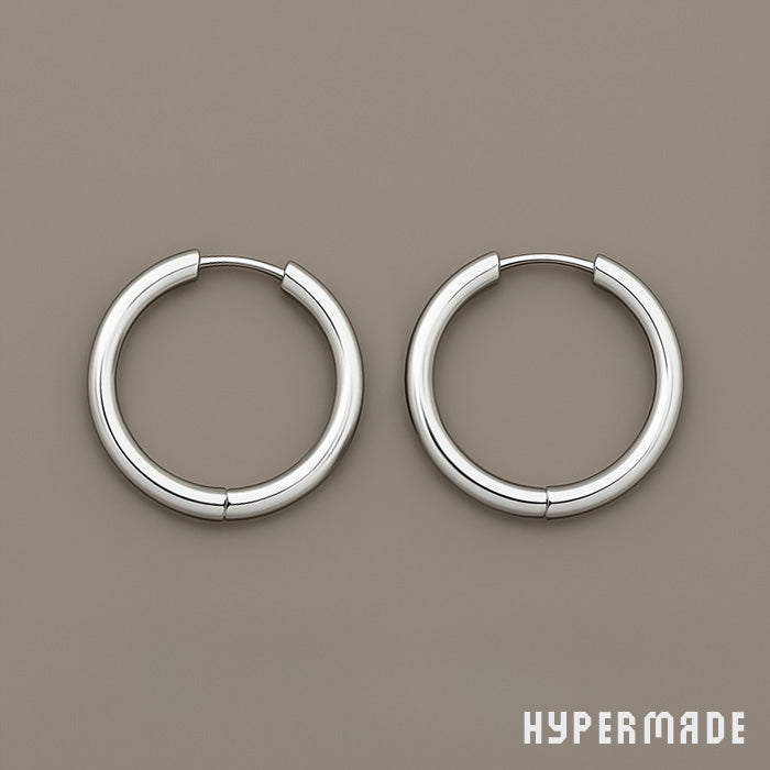 Ein stilvolles Paar Klappcreolen aus hochwertigem Edelstahl in edler Silberoptik